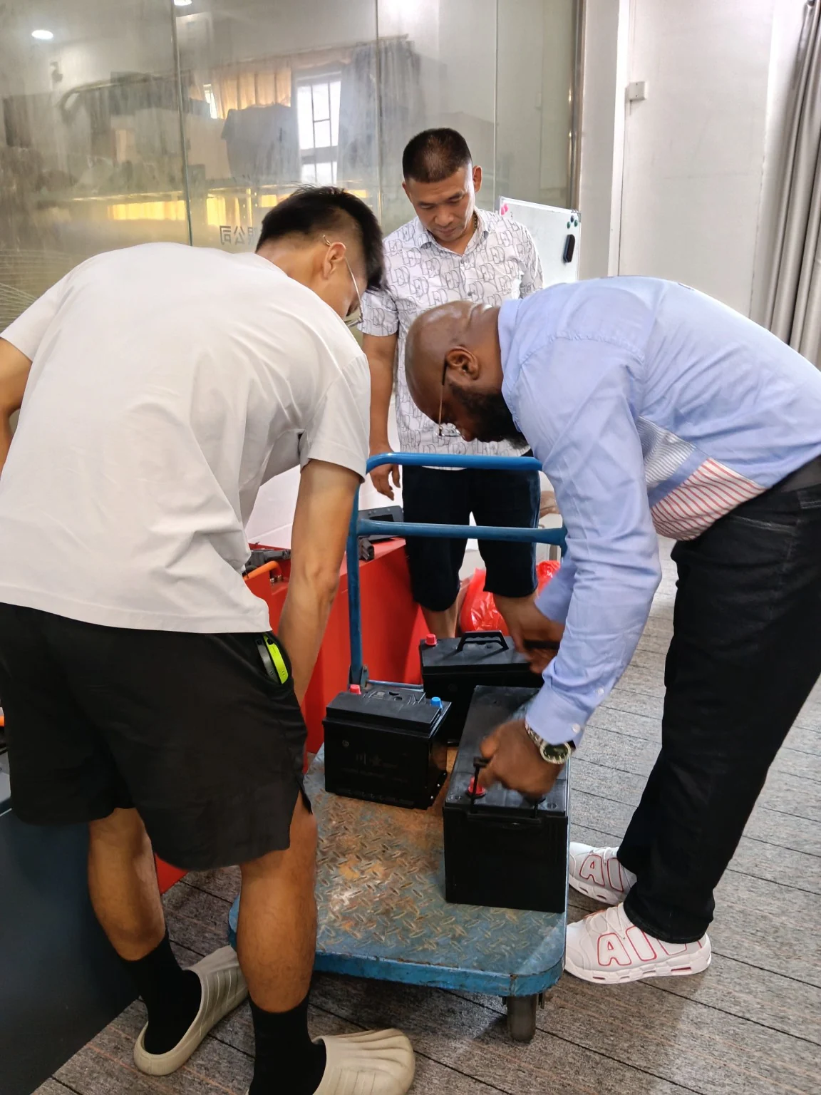 Contrôle qualité de batteries chez un fournisseur en Chine avant l'achat