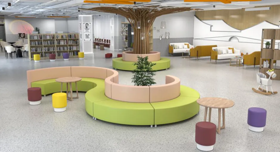 Banquettes modulaires et poufs colorés dans un espace d'accueil, extrait de notre catalogue