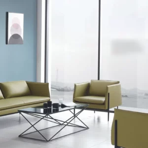 Canapé et fauteuils de bureau en cuir vert avec table basse, extrait de notre catalogue