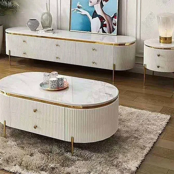 Salon avec meuble TV et table basse cannelés blanc et laiton, catalogue de mobilier sur mesure